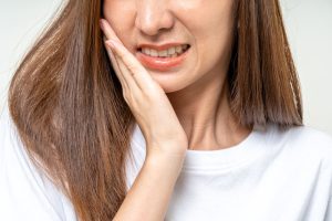 biting down tooth hurts